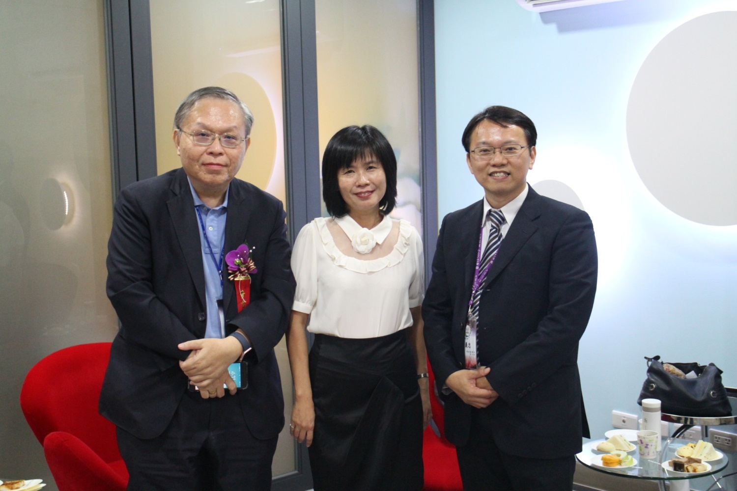 東吳大學會計系楊葉承教授、財政部國際財政司宋秀玲司長、財稅系許義忠主任合影