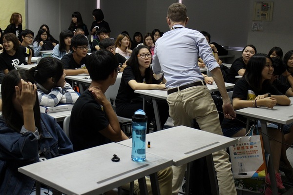 講者與學生互動3