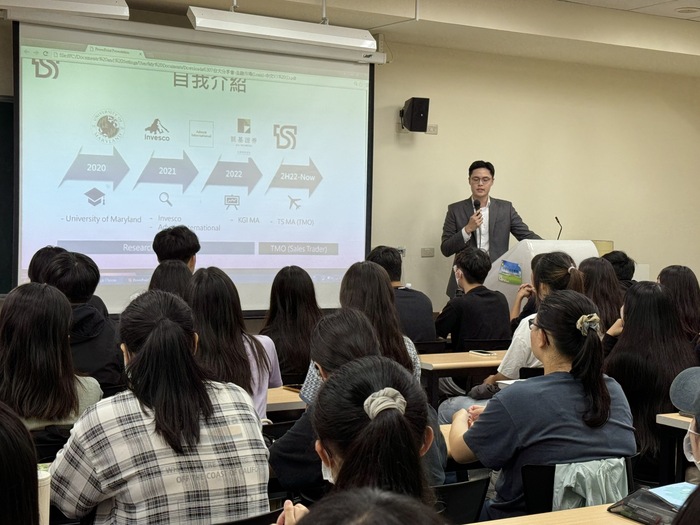 台新銀行外匯交易員劉方宇-金融交易室生態4